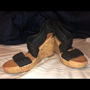 Black sandal wedges